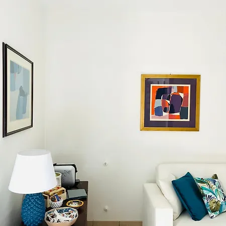 Tyche House Apartment