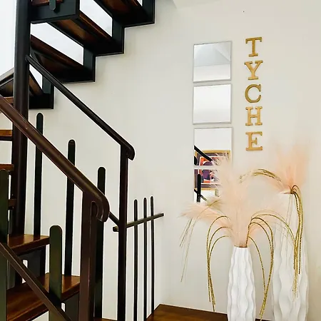 Tyche House 公寓